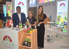 Rodrigo Torres, Elizabeth Sandoval and Evangelina Sanches of Altar Produce. Their main export products are asparagus, brussel sprouts, green onions and bell peppers, which they export to Asia, Europe and North America.