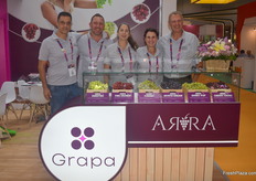 The group of Grapa. These Israeli grape broeders showcased their Arra varieties on their stand.
