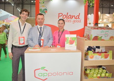 In the middle is Jakub Krawczyk of Polish apple exporter Appolonia. They see a lot of demand for Polish apples in India this year, as the Turkish supply is much lower.