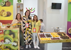 The team of Kiwicoop, a Portuguese kiwi and citrus exporter.