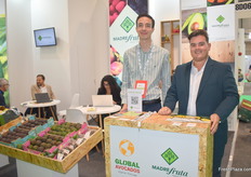 OIn the left is Henrique of Madre Fruta, on the right João Garcias of Global Avocados.