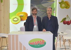 Konstantinos Maragkozis and Michalis Xekarfotakis of Greek kiwi exporter Nespar.