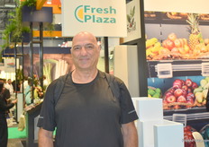 Betsalel Ohana of Planet Israel Farms, visiting the FreshPlaza stand!