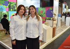 Yulma Amador Navarro and Andrea Guzmán with Berries Paradise.