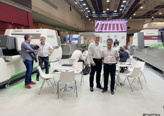 Merwyn Xiao with his colleague from Reemoon